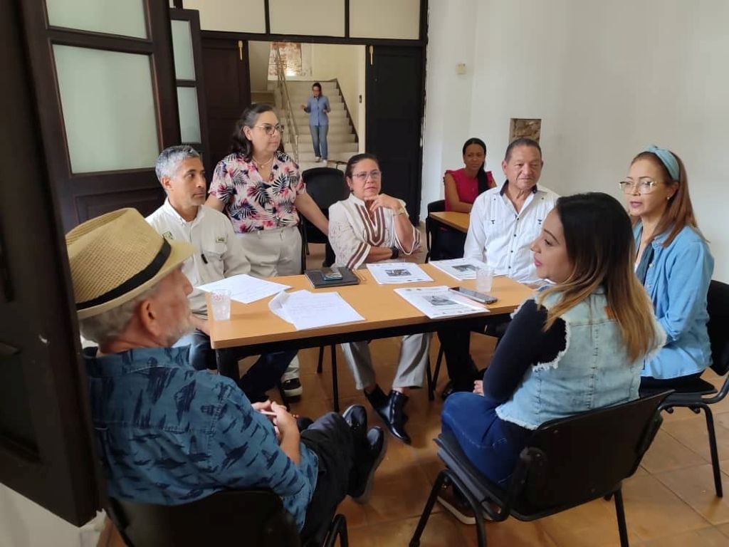 Salón del Concurso Grandes Ideas en Pequeño Formato - Agencia Carabobeño de Noticias