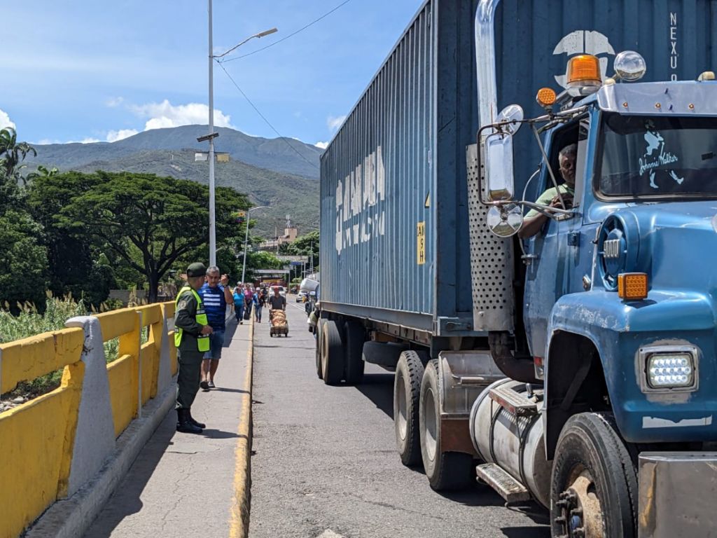 Se mantiene retenido transporte de carga