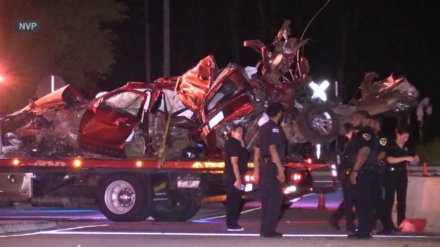 un tren de la línea South Shore colisionó con un vehículo en la intersección de US 12 y 7th Street, cobrándose la vida de al menos cinco personas. -Agencia Carabobeña de Noticias – ACN – Internacionales