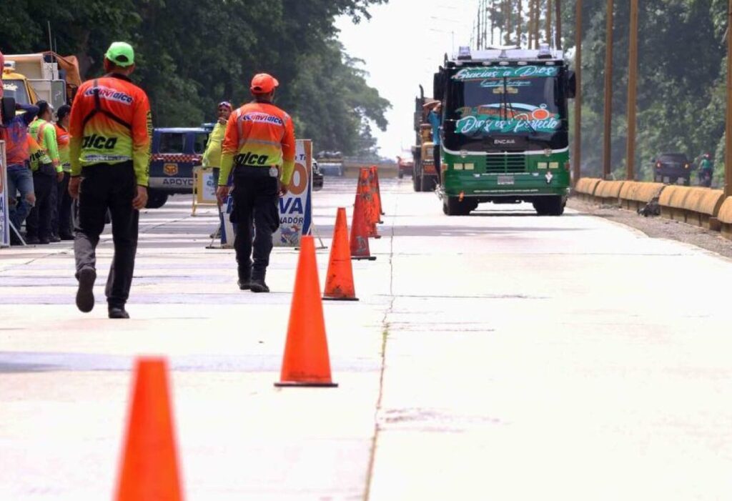 Trabajos de rehabilitación vial en la Autopista - Agencia Carabobeña de Noticias