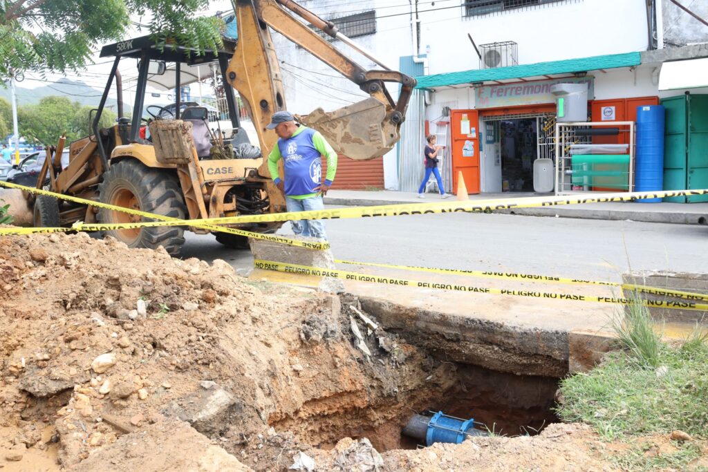 Vialsandi IAM reparó fuga de aguas blancas - Agencia Carabobeña de Noticias