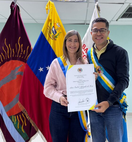 Alcalde León Jurado condecoró a Ana Isabel Taboada de Vera - Agencia Carabobeña de Noticias