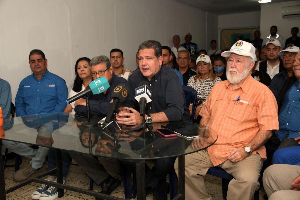 Armando Amengual oficializó su candidatura - Agencia Carabobeña de Noticias
