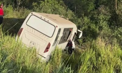 Autobús de GNB se precipitó en Tazón - Agencia Carabobeña de Noticias