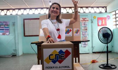 Dina Castillo votó - Agencia Carabobeña de Noticias