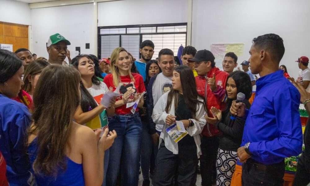 Elizabeth Niño recorre de Naguanagua - Agencia Carabobeña de Noticias