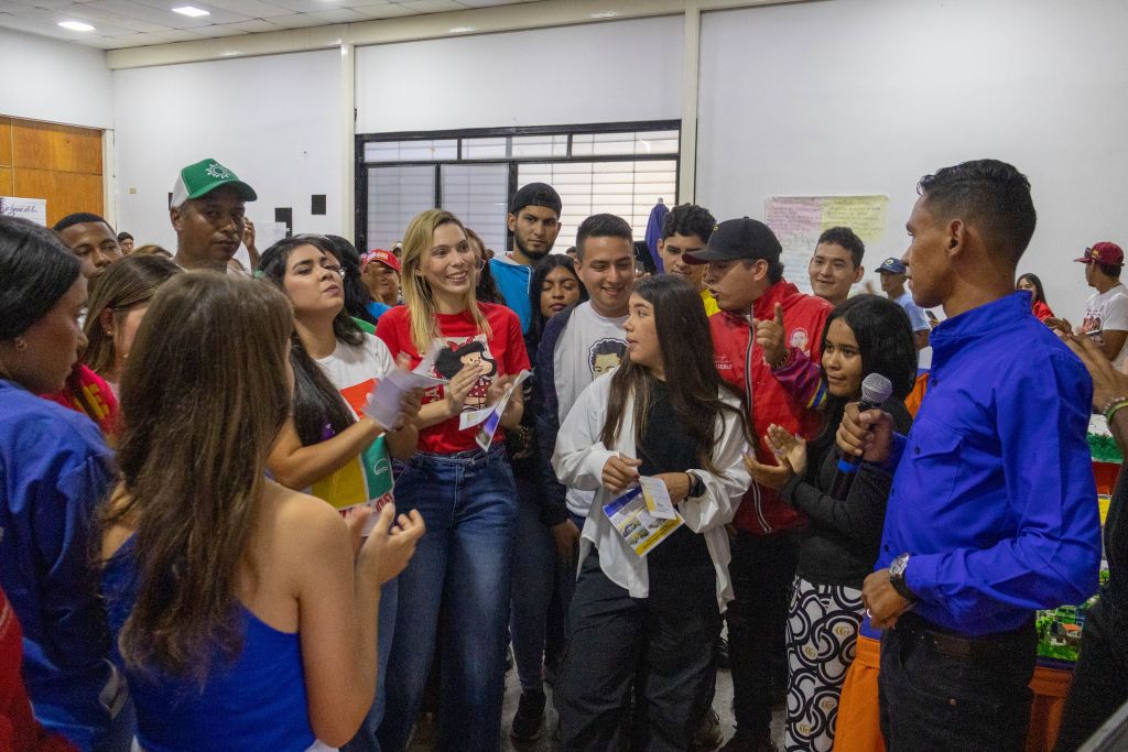 Elizabeth Niño recorre de Naguanagua - Agencia Carabobeña de Noticias