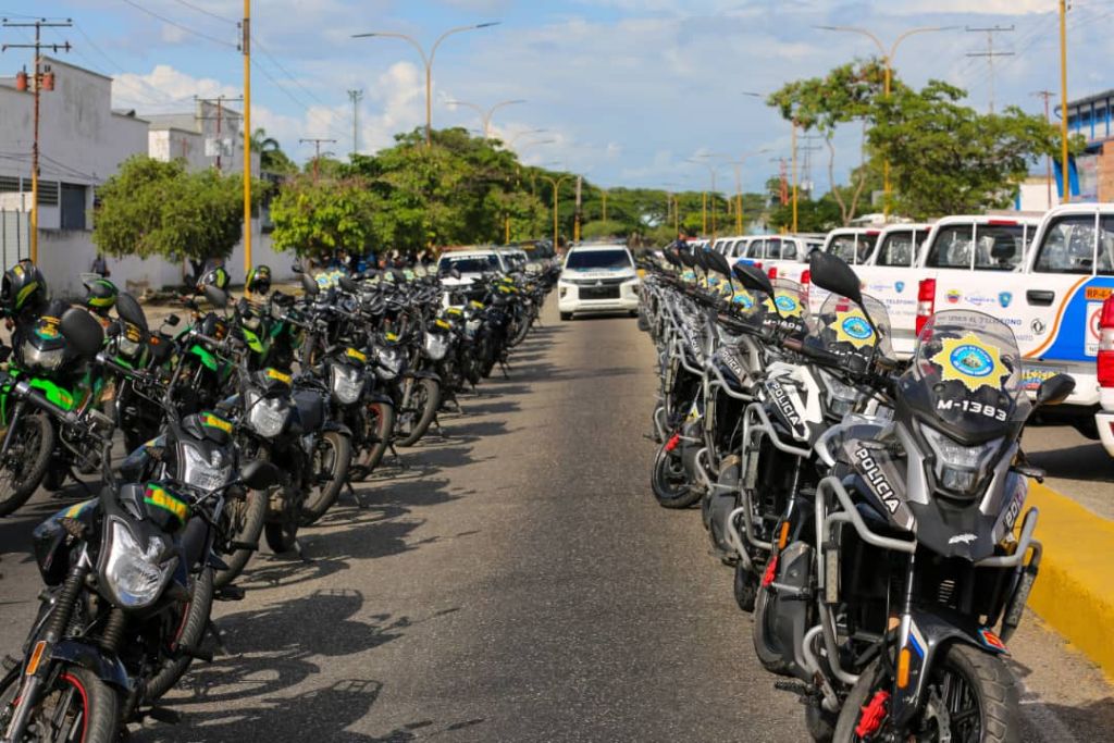 Entrega de dotación policial en Carabobo - Agencia Carabobeña de Noticias