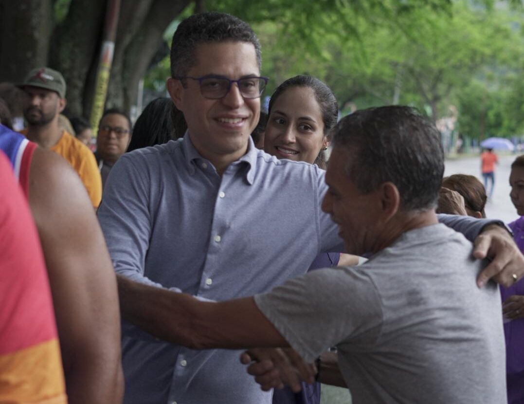 León Jurado ejerció su voto - Agencia Carabobeña de Noticias