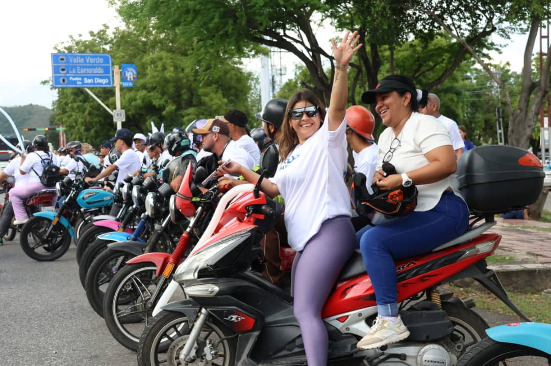León Jurado encabezó caravana - Agencia Carabobeña de Noticias