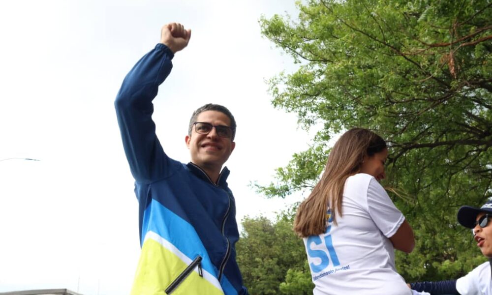 León Jurado encabezó caravana - Agencia Carabobeña de Noticias