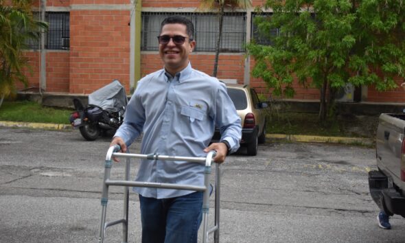 León Jurado entrega ayudas técnicas - Agencia Carabobeña de Noticias