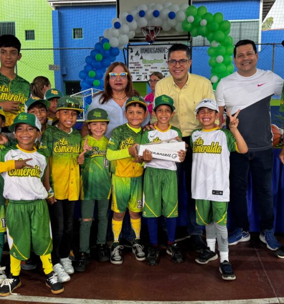 León Jurado hizo entrega de material deportivo - Agencia Carabobeña de Noticias