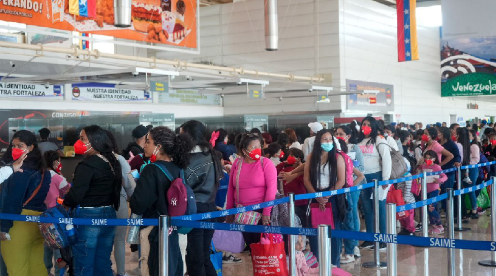 Llegan de México 319 venezolanos - Agencia Carabobeña de Noticias