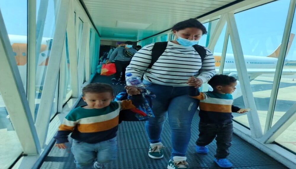 Regresan 324 venezolanos - Agencia Carabobeña de Noticias