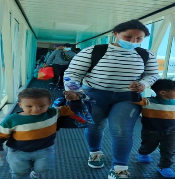 Regresan 324 venezolanos - Agencia Carabobeña de Noticias