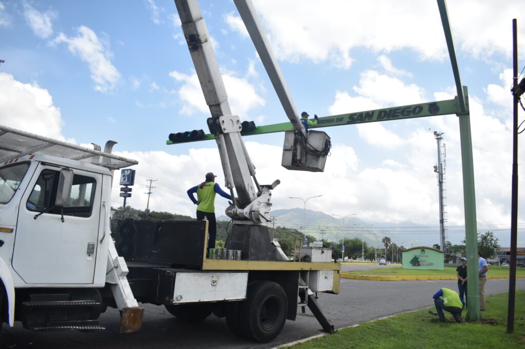 Vialsandi realiza mantenimiento a semáforos - Agencia Carabobeña de Noticias