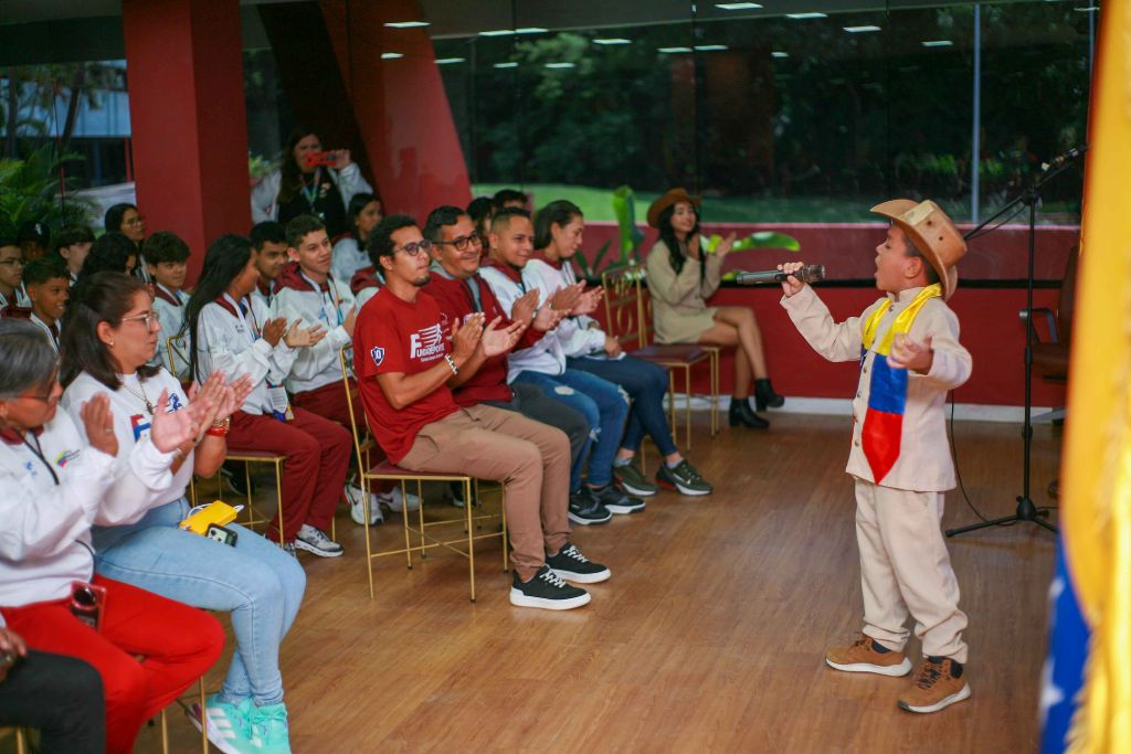 Abanderada delegación carabobeña - Agencia Carabobeña de Noticias