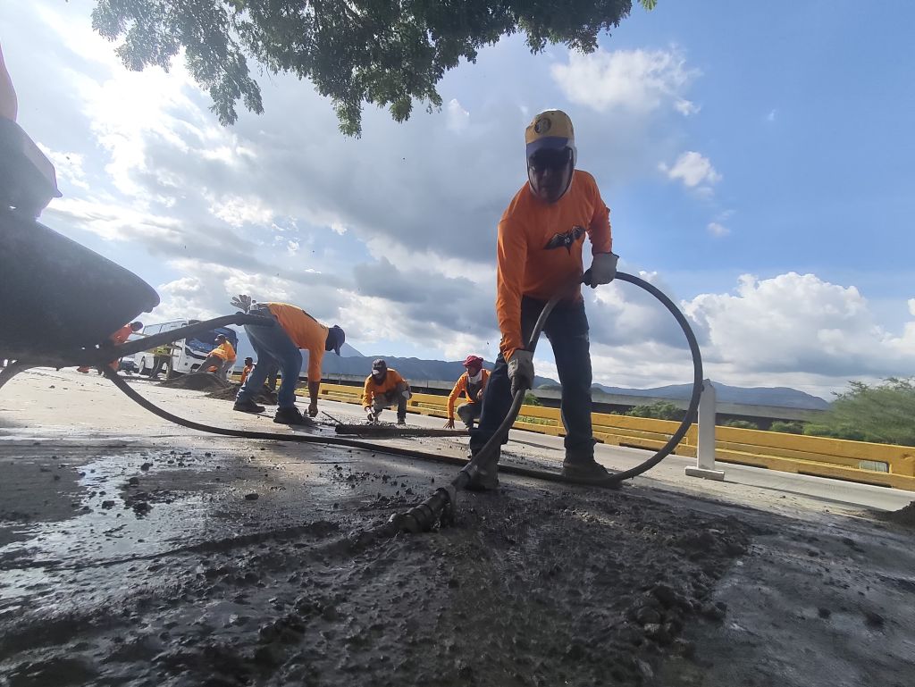 Avanza rehabilitación de tramos del viaducto La Cabrera - Agencia Carabobeña de Noticias