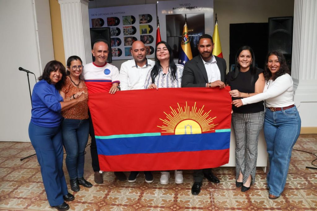 Carabobo abanderó a 75 docentes - Agencia Carabobeña de Noticias