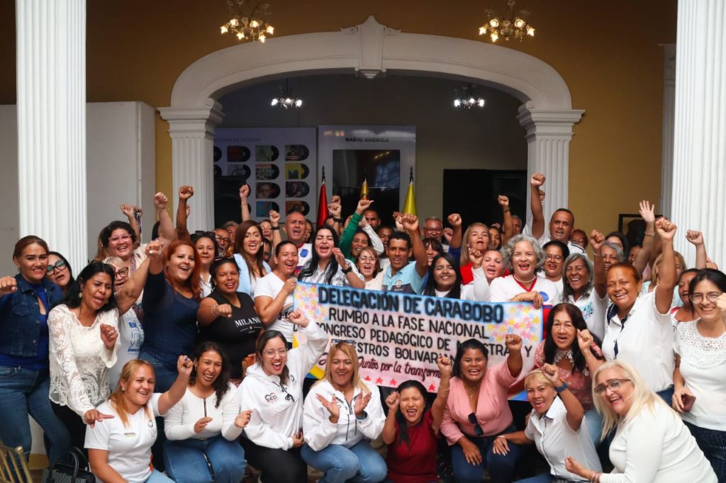 Carabobo abanderó a 75 docentes - Agencia Carabobeña de Noticias