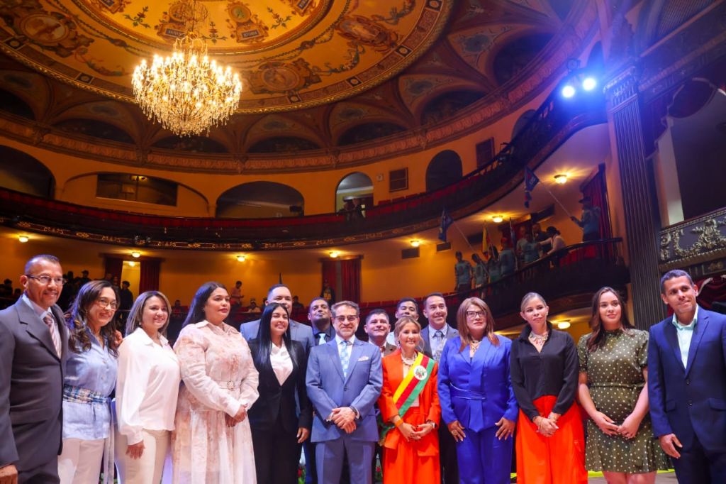 Dina Castillo juramentada primera alcaldesa - Agencia Carabobeña de Noticias