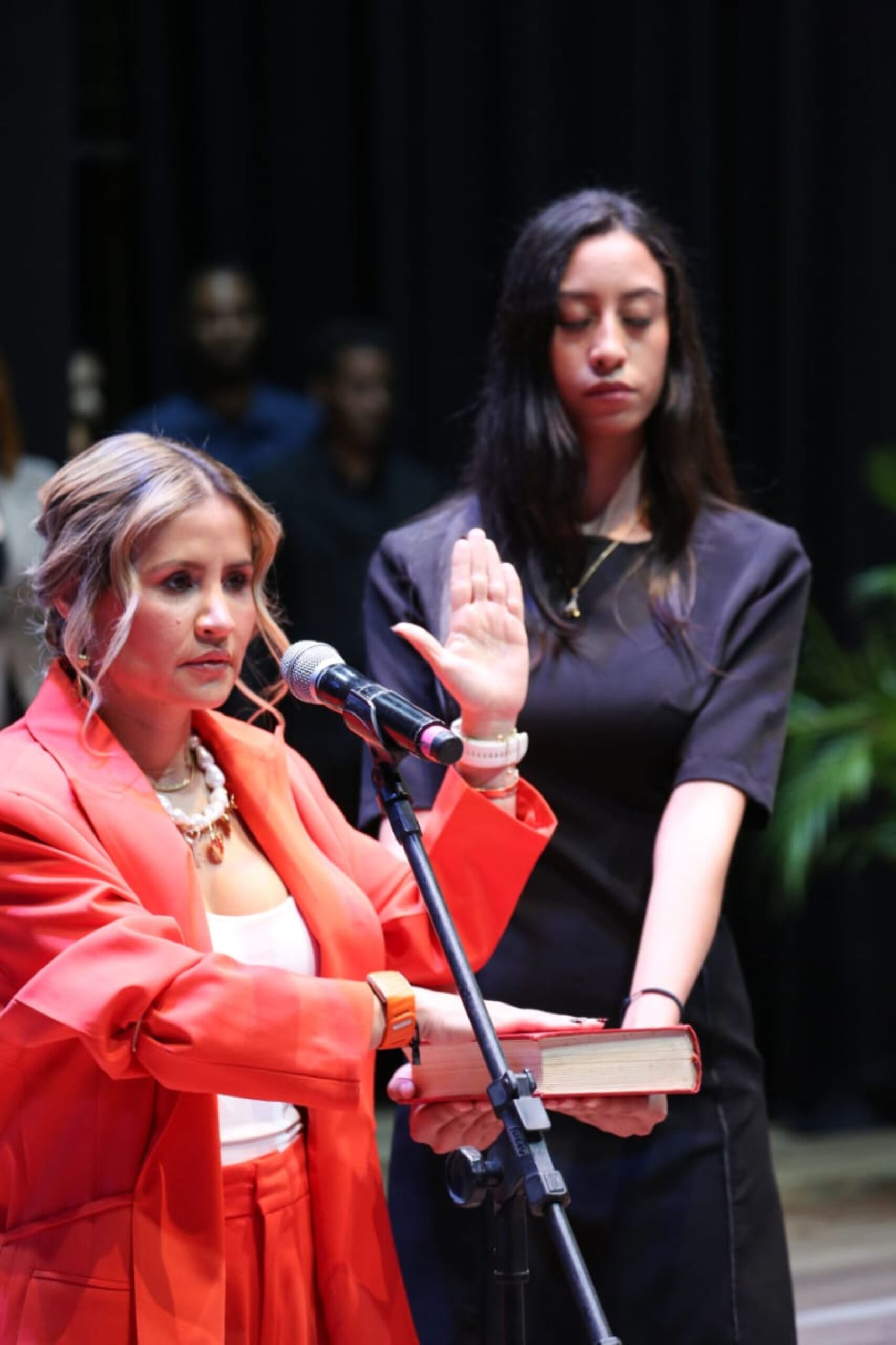 Dina Castillo juramentada primera alcaldesa - Agencia Carabobeña de Noticias