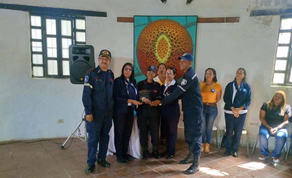 Entregan certificados a camilleros - Agencia Carabobeña de Noticias