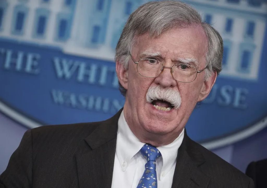 FBI allana casa del exasesor de Trump - Agencia Carabobeña de Noticias