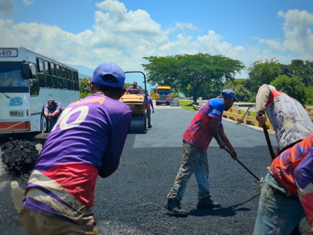 Gobierno de Carabobo aplicó más de 40 toneladas de asfalto - Agencia Carabobeña de Noticias