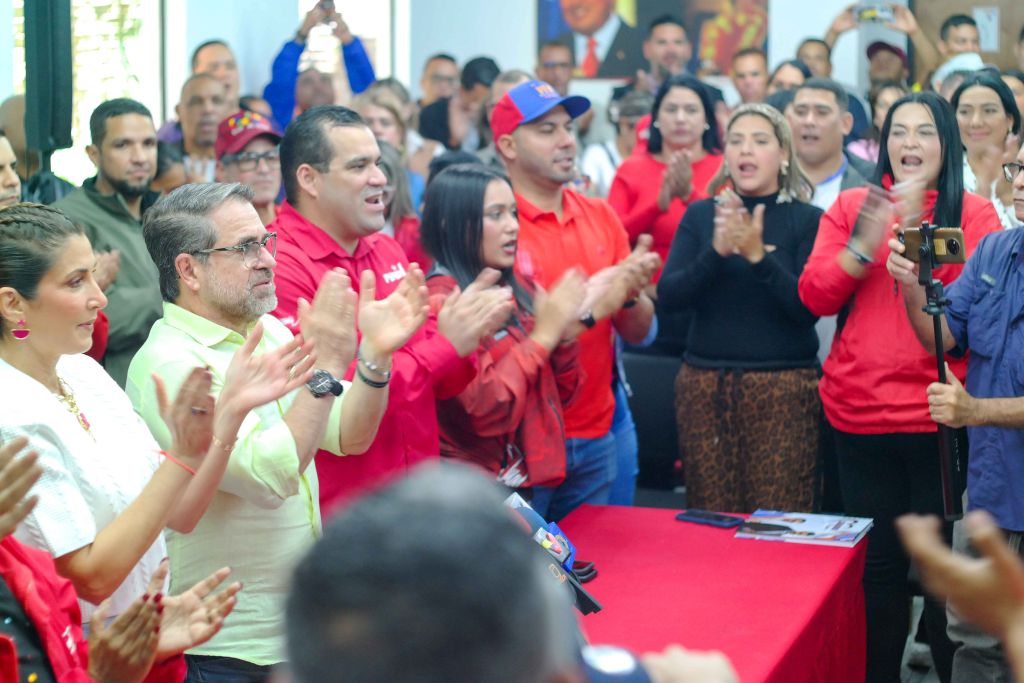 Lacava reafirma respaldo al presidente Nicolás Maduro . Agencia Carabobeña de Noticias