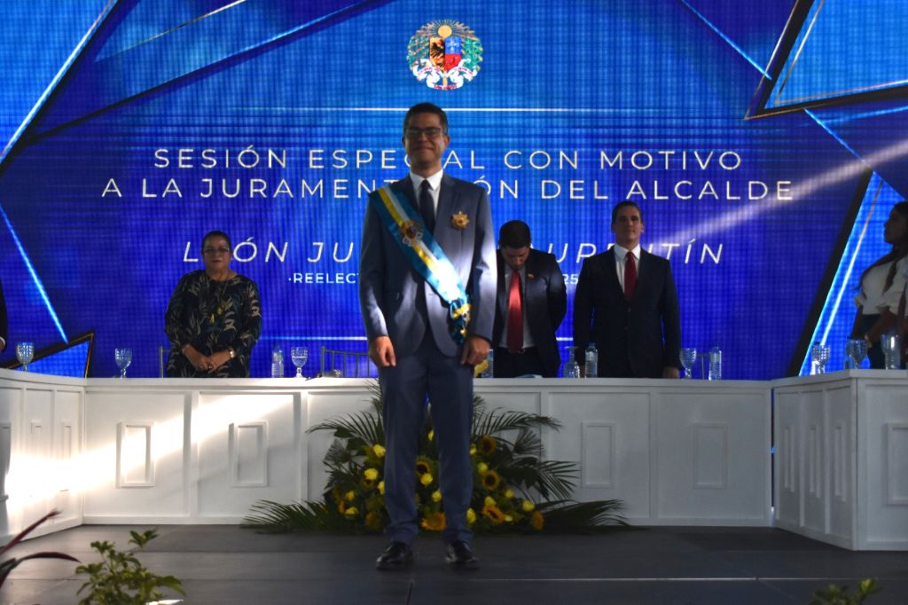 León Jurado juramentado alcalde de San Diego - Agencia Carabobeña de Noticias