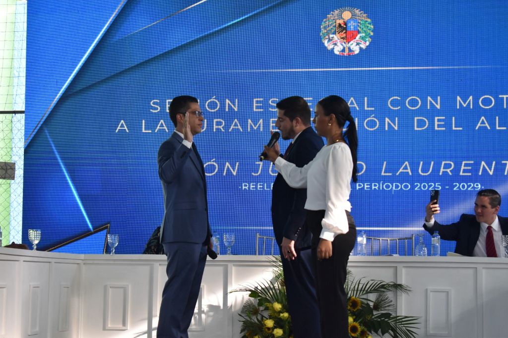León Jurado juramentado alcalde de San Diego - Agencia Carabobeña de Noticias