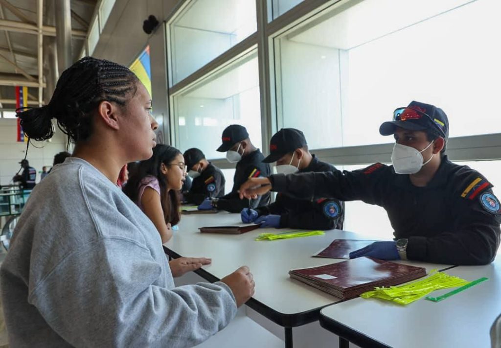Llega vuelo 58 con 110 migrantes - Agencia Carabobeña de Noticias