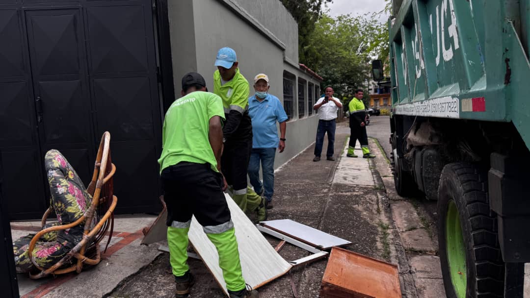 No arrojar desechos en vía pública - agencia Carabobeña de Noticias