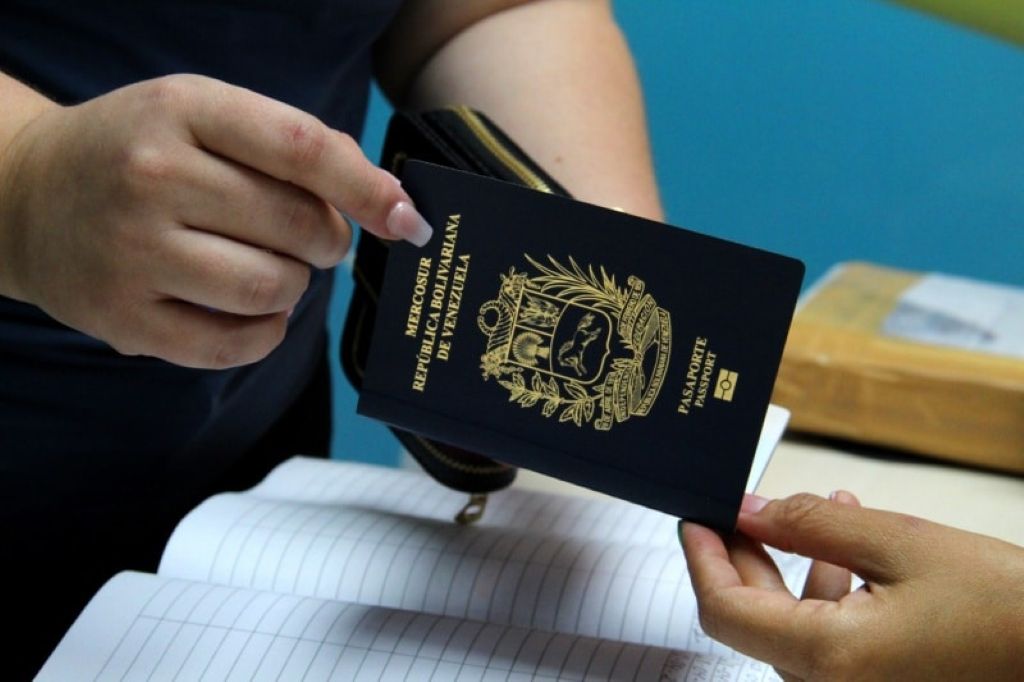 Retiro de pasaporte por familiares con poder notariado - Agencia Carabobeña de Noticias