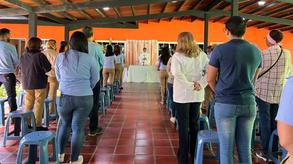 Trabajadores de alcaldía de San Diego participaron en misa - Agencia Carabobeña de Noticias