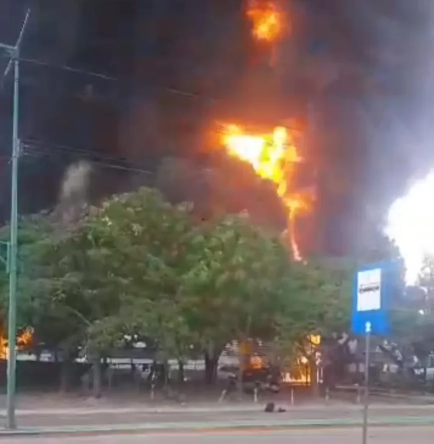 incendio en empresa de Los Guayos - Agencia Carabobeña de Noticias