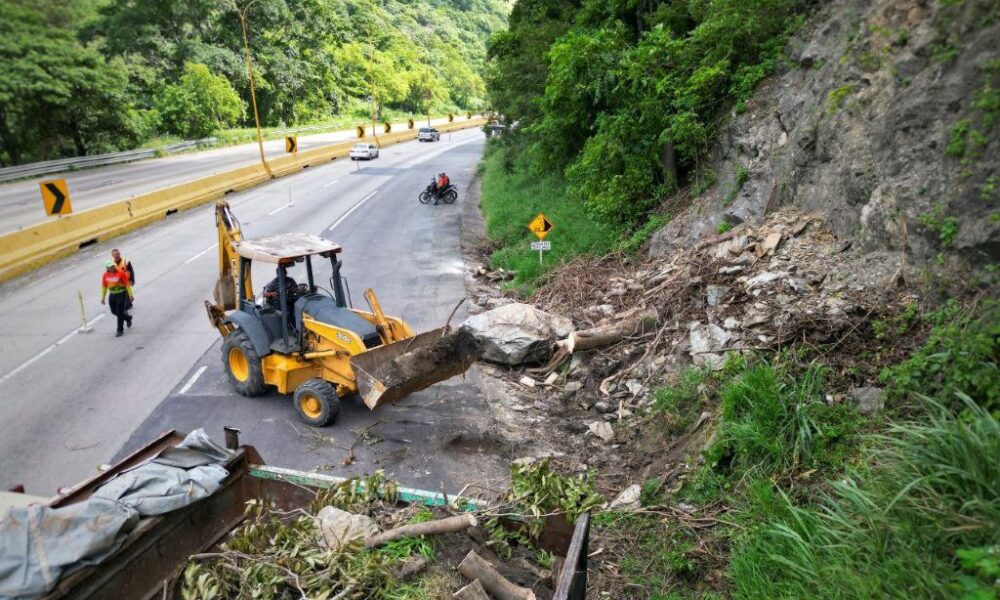 limpieza en Autopista Valencia-Puerto Cabello - Agencia Carabobeña de Noticias