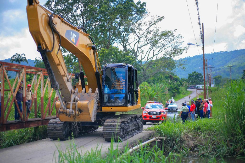 Avanzan labores de limpieza por lluvias en Central Tacarigua - Agencia Carabobeña de Noticias
