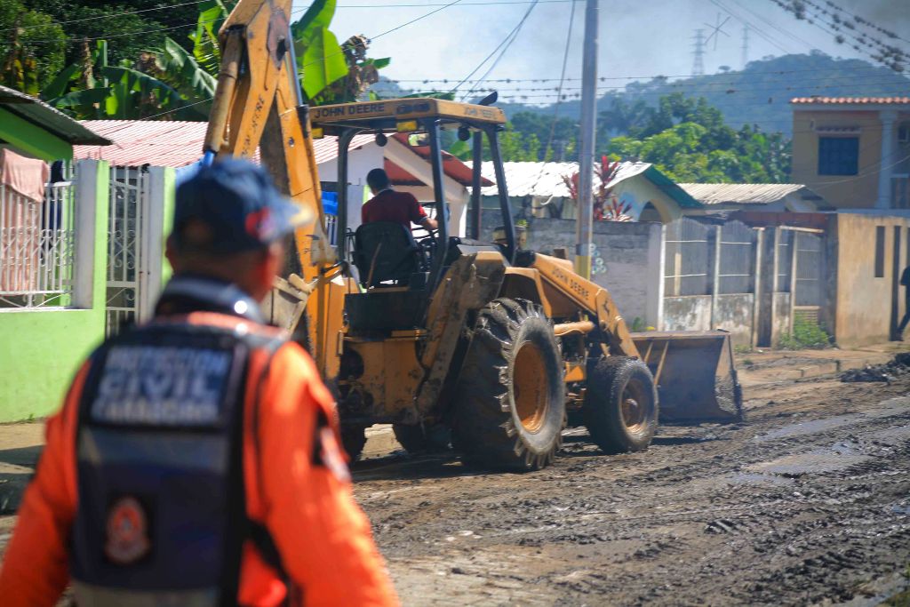 Avanzan labores de limpieza por lluvias en Central Tacarigua - Agencia Carabobeña de Noticias