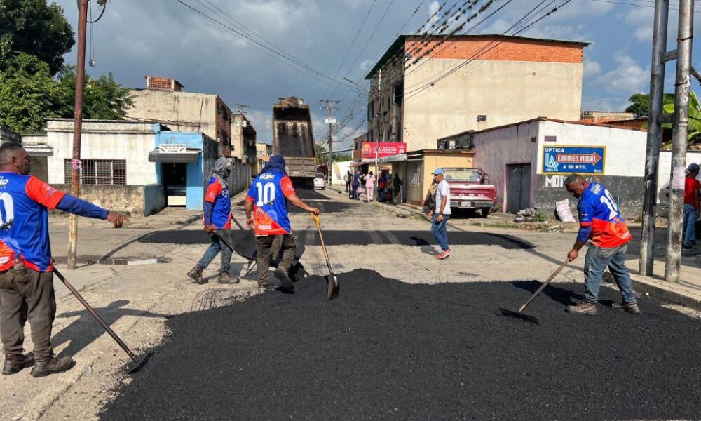 Bacheo en carretera nacional Güigüe-Valencia - Agencia Carabobeña de Noticias