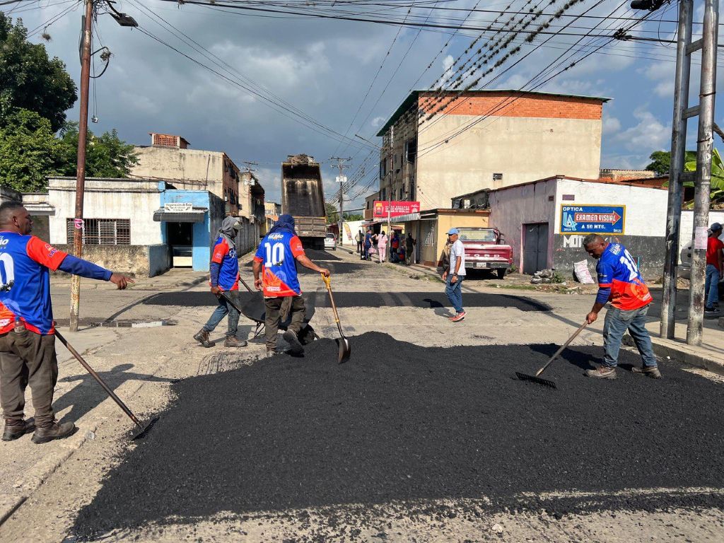 Bacheo en carretera nacional Güigüe-Valencia - Agencia Carabobeña de Noticias