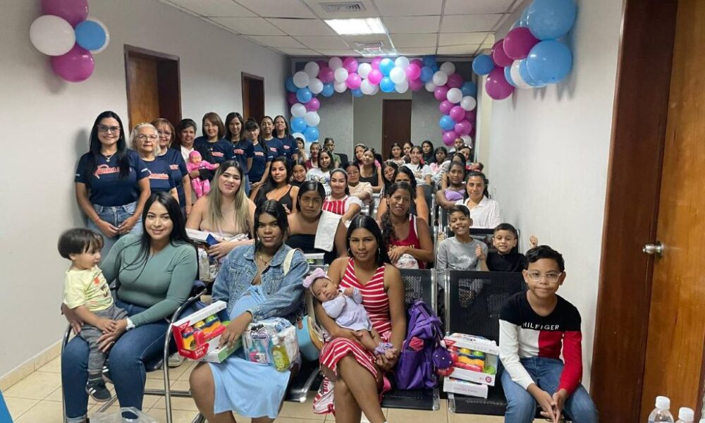 Benefician a embarazadas con kits para bebé - Agencia Carabobeña de Noticias