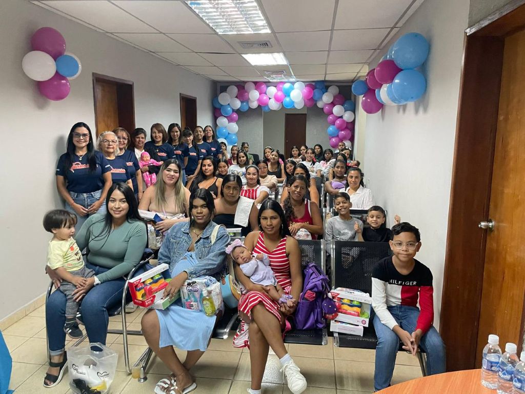 Benefician a embarazadas con kits para bebé - Agencia Carabobeña de Noticias