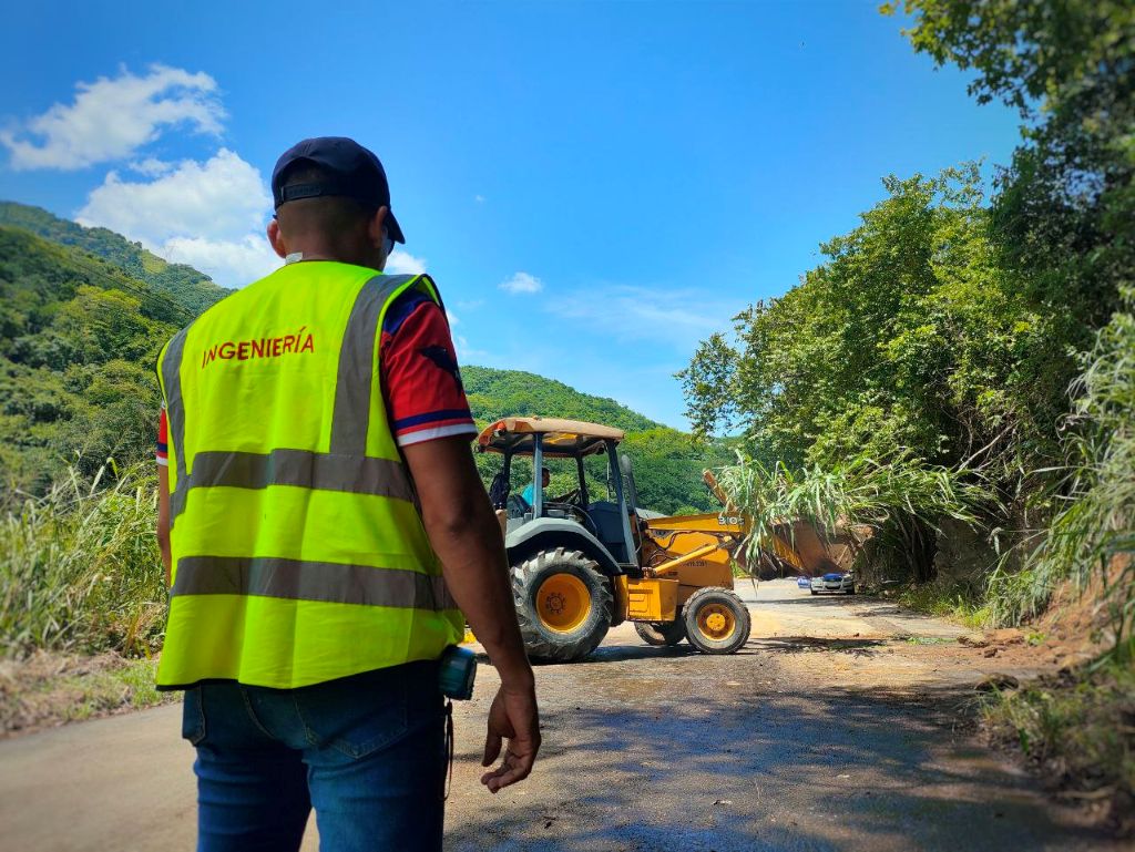 Completan trabajos en carretera nacional Las Trincheras - Agencia Carabobeña de Noticias