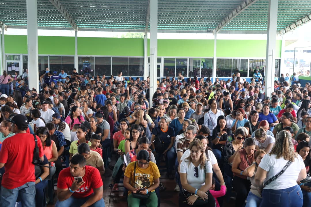 Entregan más de 2 mil 500 kits escolares - Agencia Carabobeña de Noticias