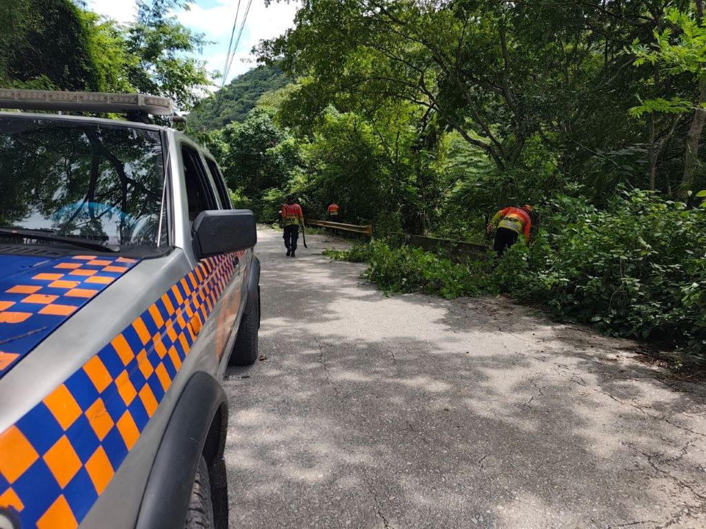 Limpian y demarcan en carretera Nacional - Agencia Carabobeña de Noticias