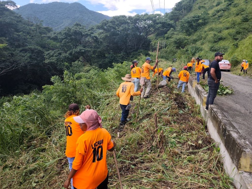 Limpian y demarcan en carretera Nacional - Agencia Carabobeña de Noticias