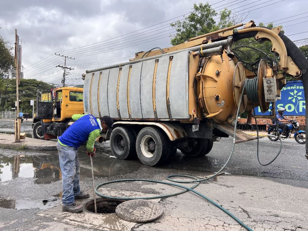 Vialsandi soluciona obstrucción de aguas residuales - Agencia Carabobeña de Noticias